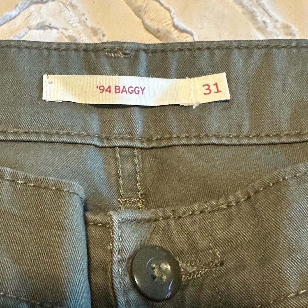 Women’s Levi green cargo pants